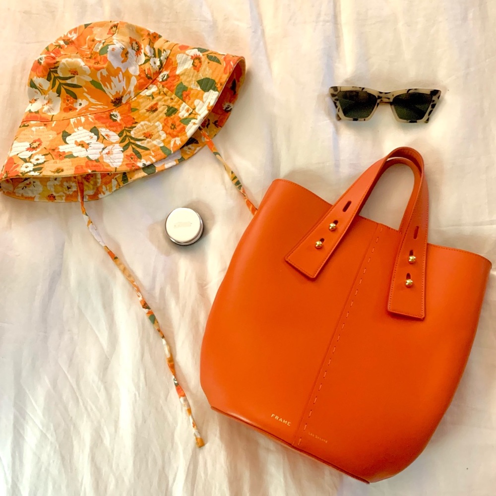 Frame // 🍊 Medium Les Second Vase Leather Bag